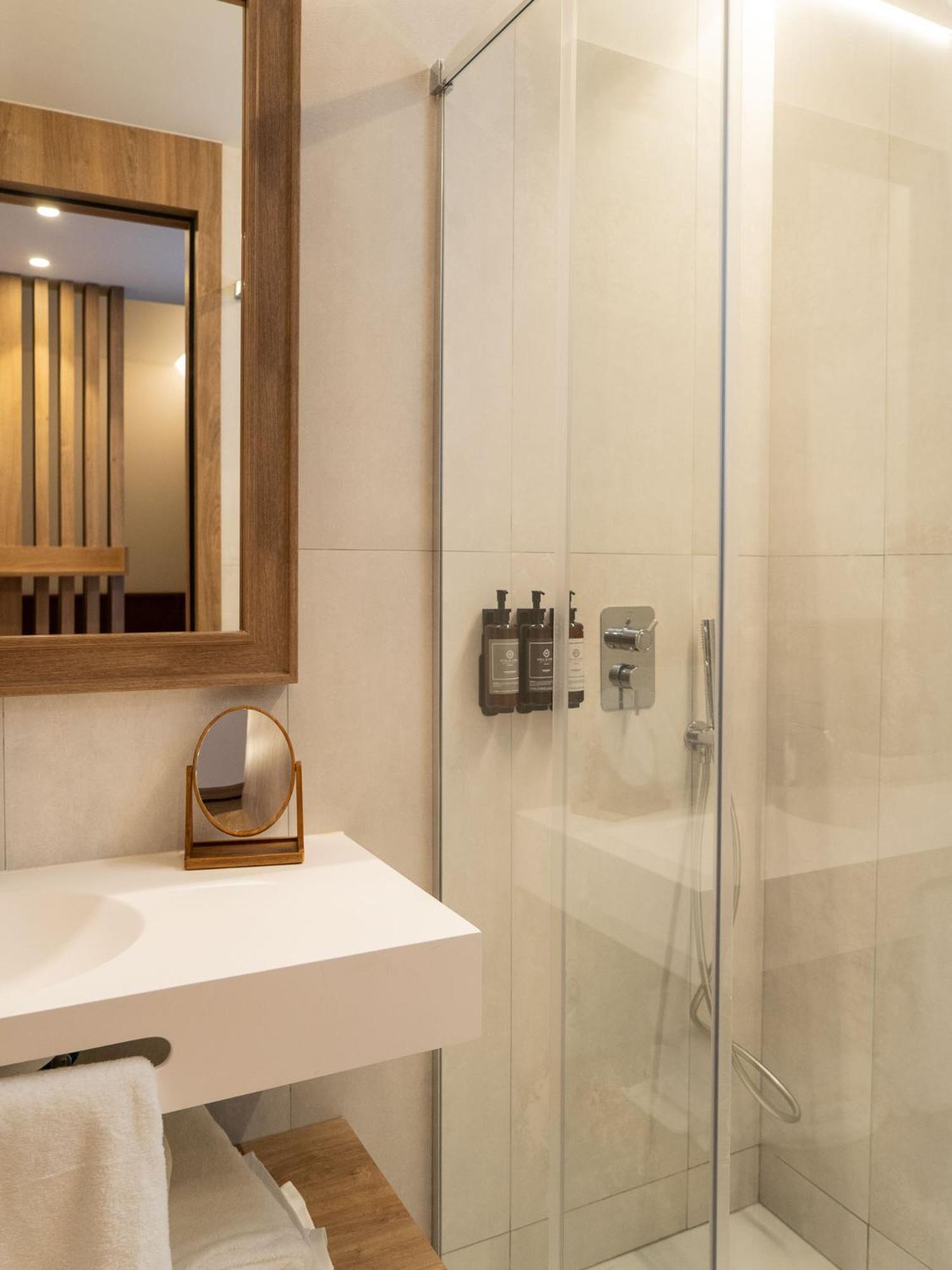 Hotel Well And Come مالقة المظهر الخارجي الصورة