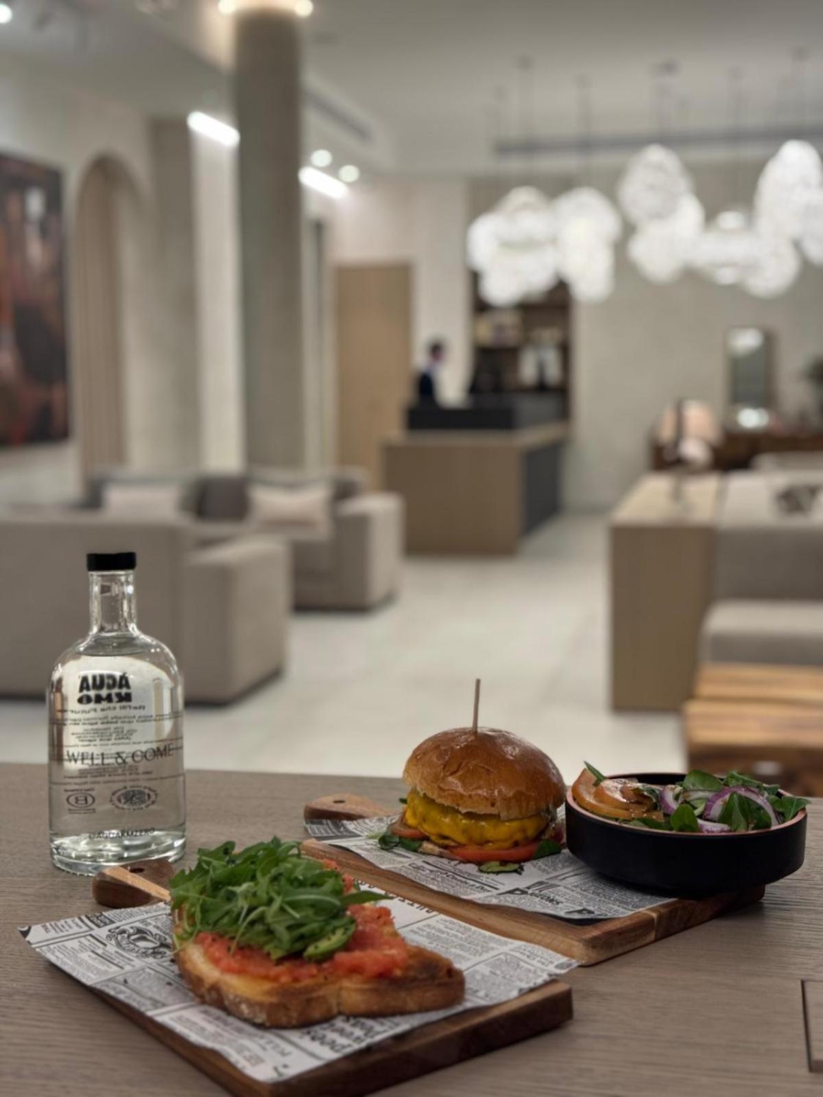 Hotel Well And Come مالقة المظهر الخارجي الصورة