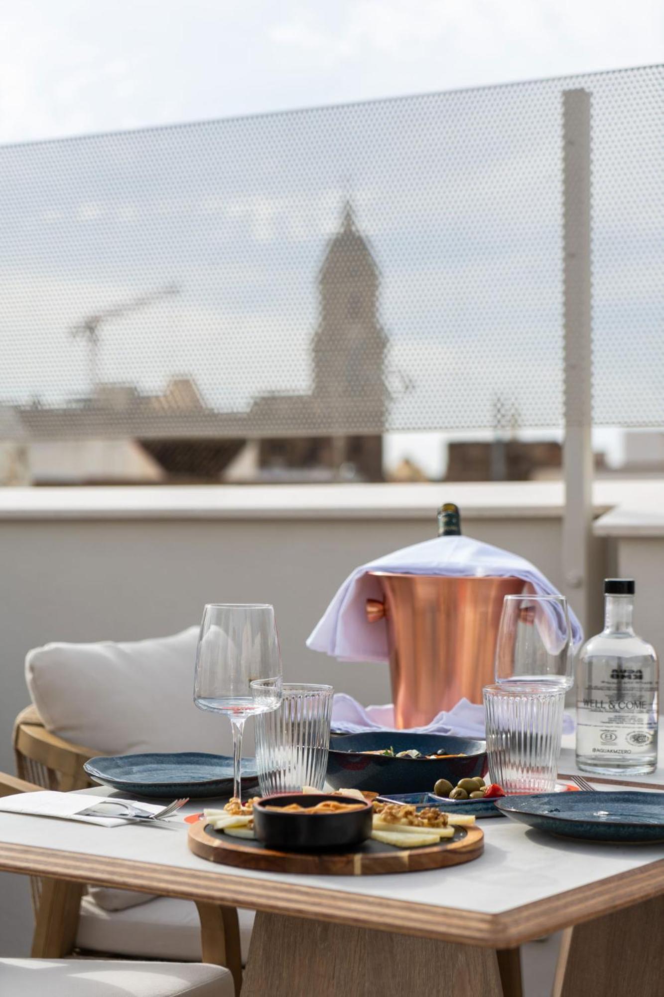 Hotel Well And Come مالقة المظهر الخارجي الصورة