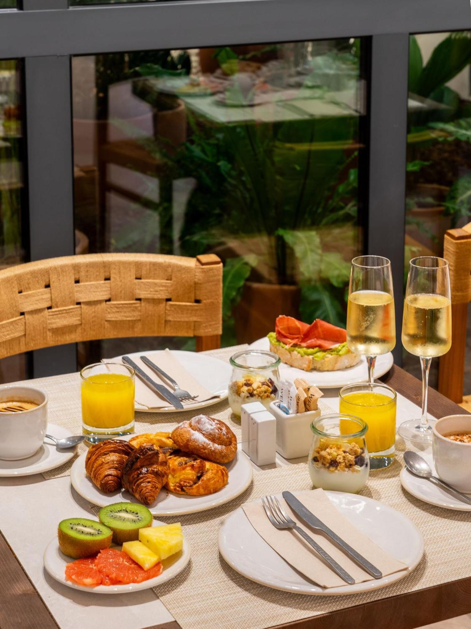 Hotel Well And Come مالقة المظهر الخارجي الصورة