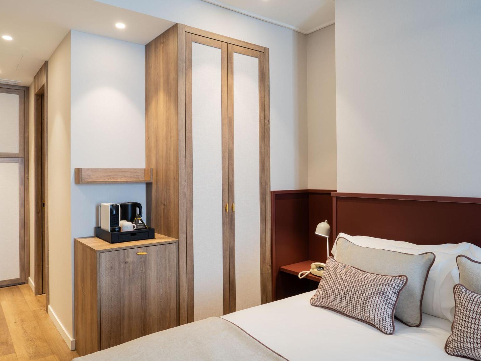 Hotel Well And Come مالقة الغرفة الصورة